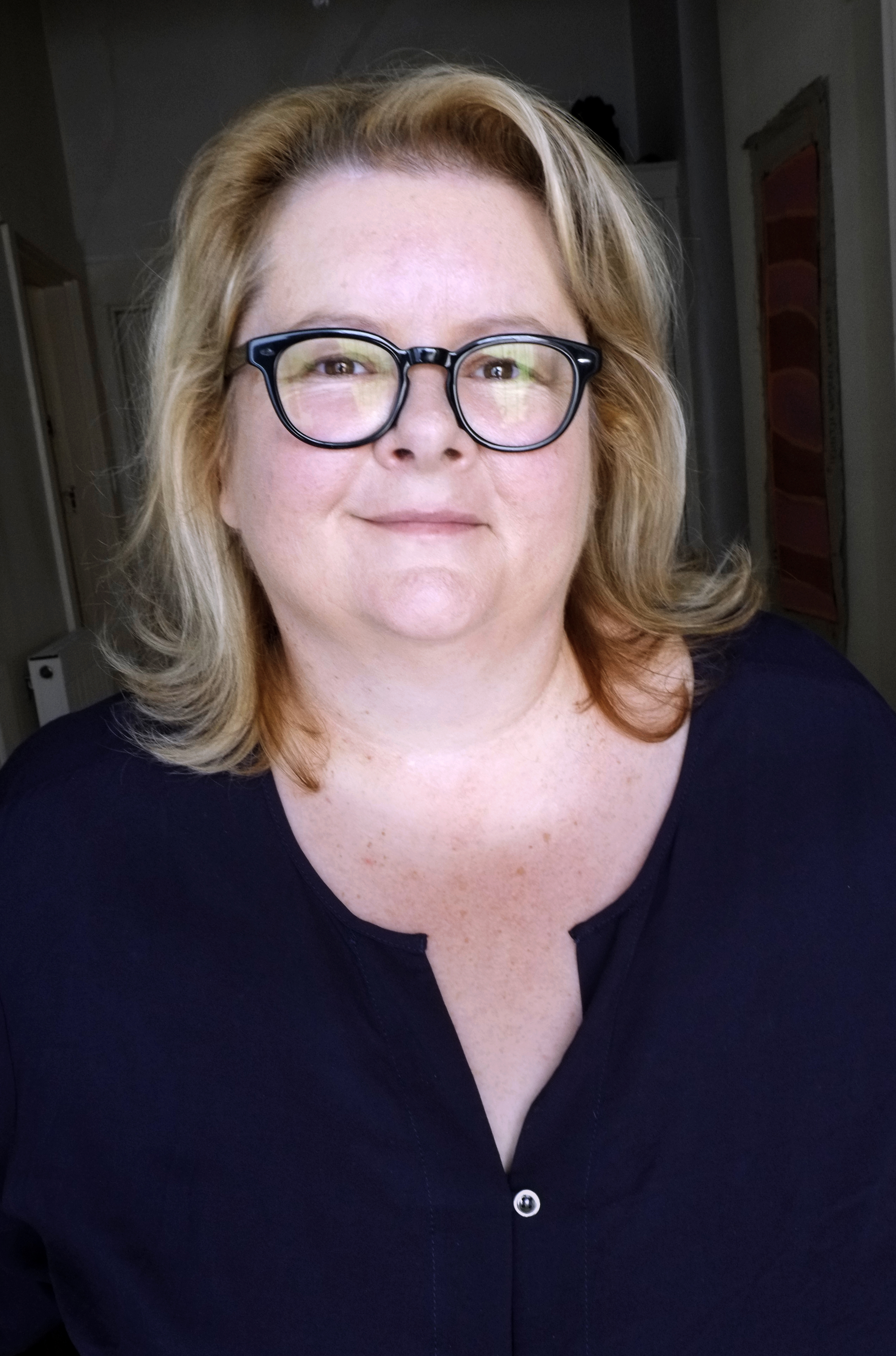 Magda Szubanski headshot